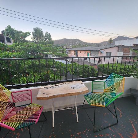 Lovely Studio Apartment With Balcony Ac & Wi-Fi, Minutes From Downtown! Zihuatanejo Bagian luar foto