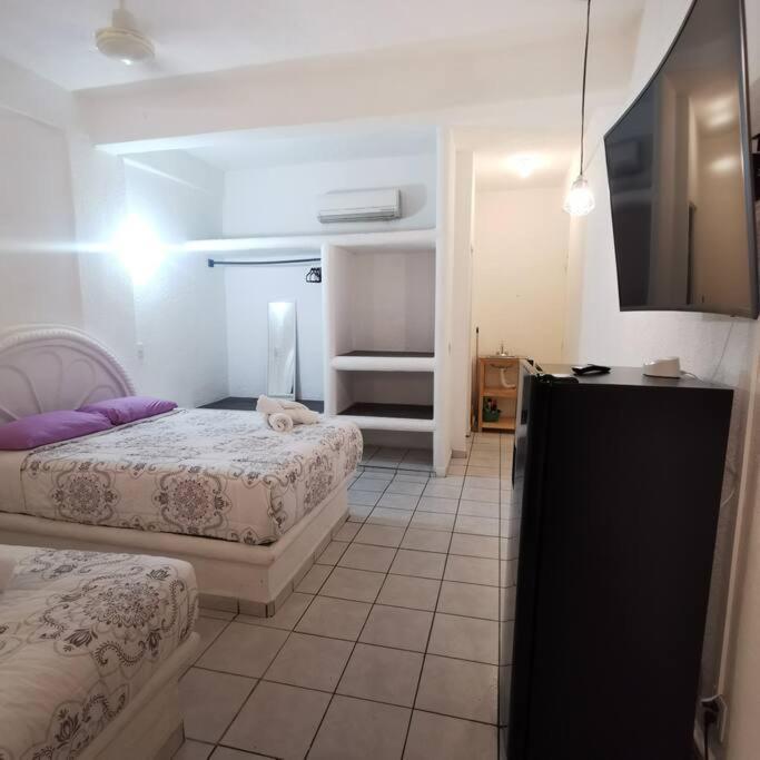 Lovely Studio Apartment With Balcony Ac & Wi-Fi, Minutes From Downtown! Zihuatanejo Bagian luar foto