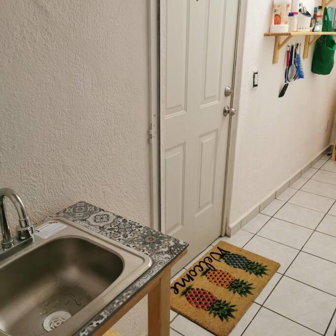 Lovely Studio Apartment With Balcony Ac & Wi-Fi, Minutes From Downtown! Zihuatanejo Bagian luar foto